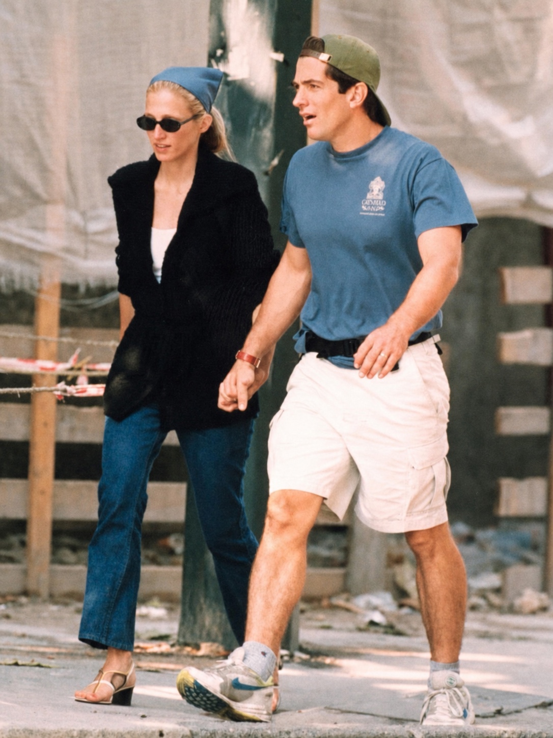 Carolyn Bessette Kennedy casual outfit with jeans, black jacket and headband