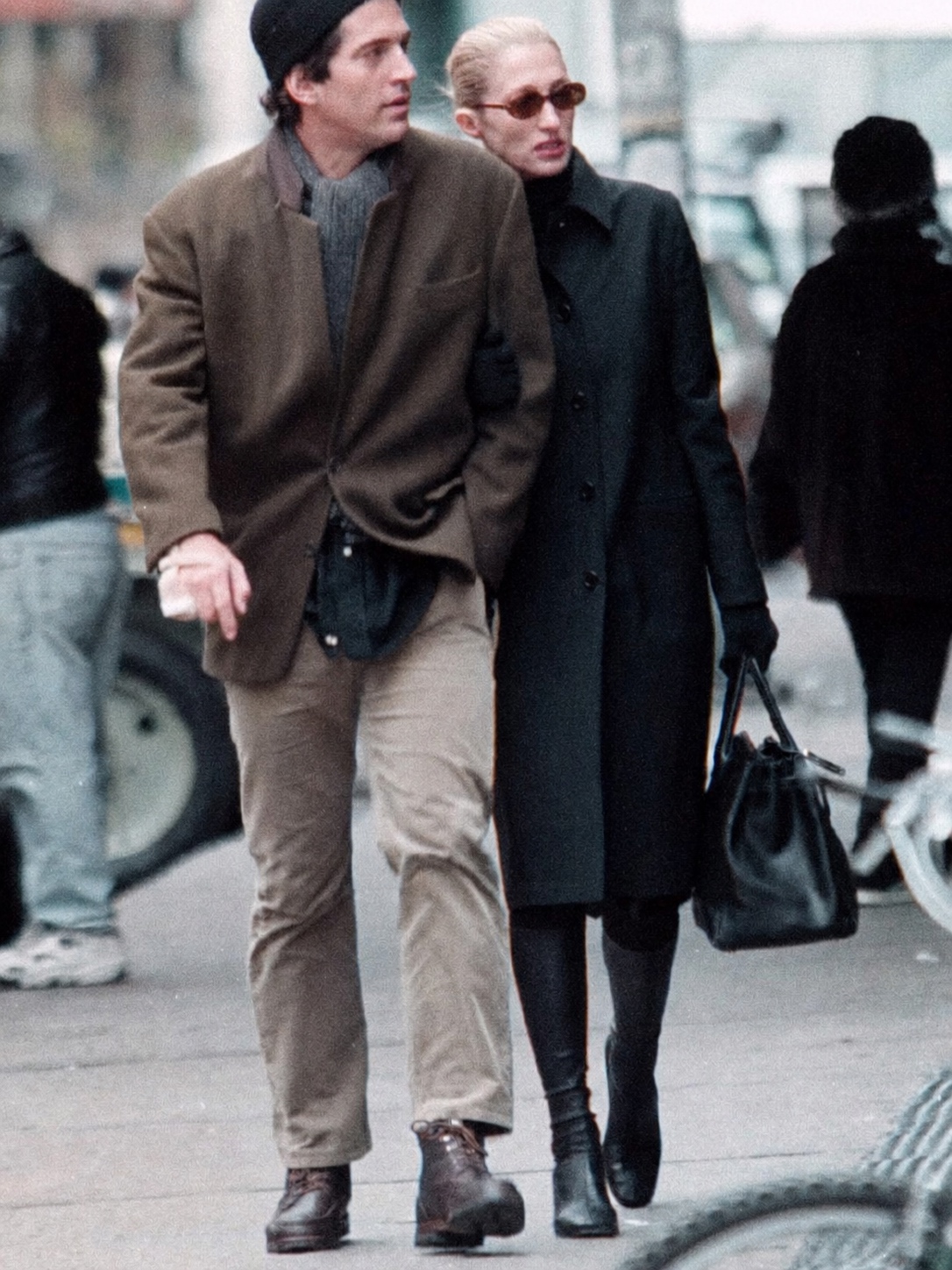 Carolyn Bessette Kennedy winter street style with dark coat and understated accessories