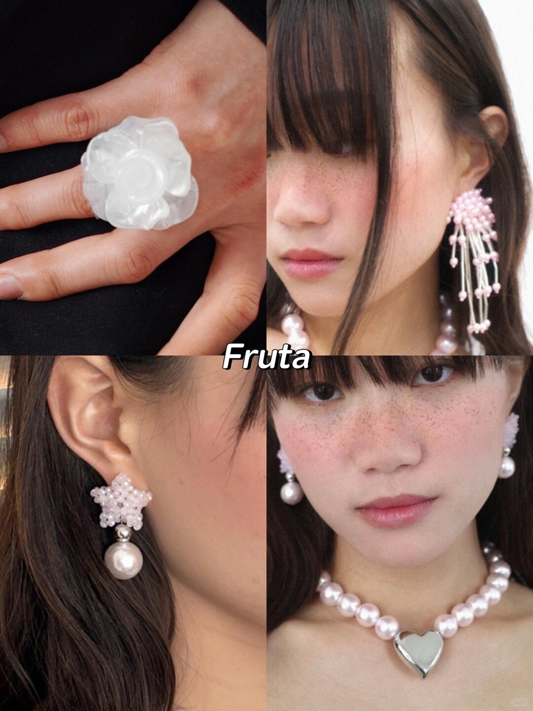 Fruta flower rings, pink pearl earrings and a pearl necklace with a silver heart pendant