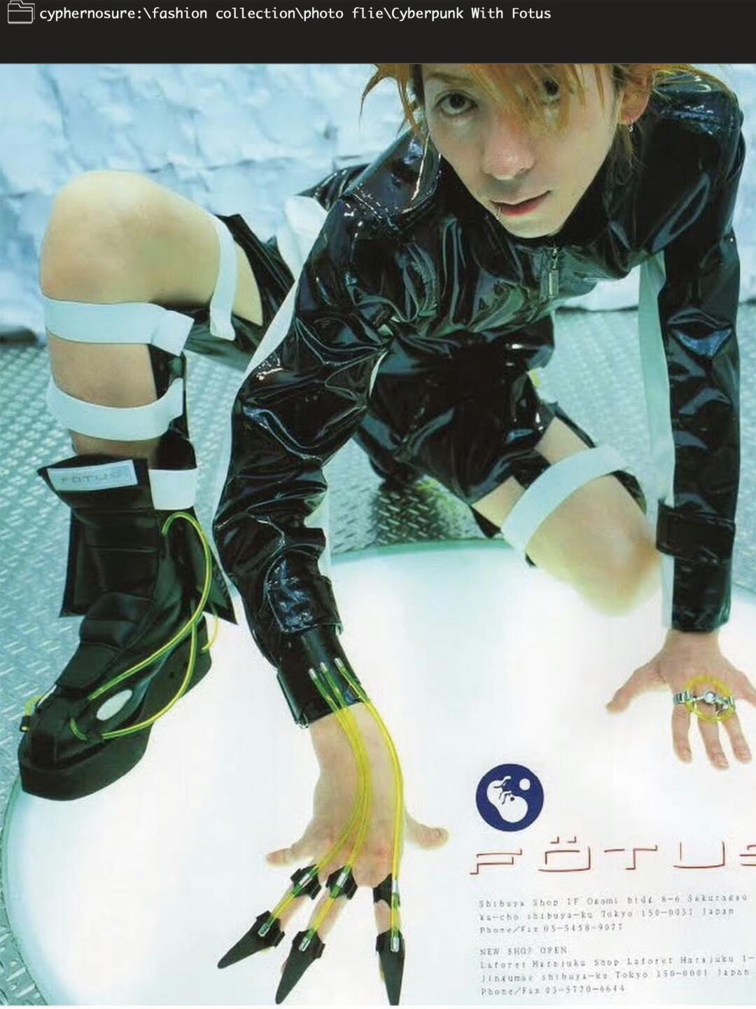 Reflective Fotus fashion with cold urban styling