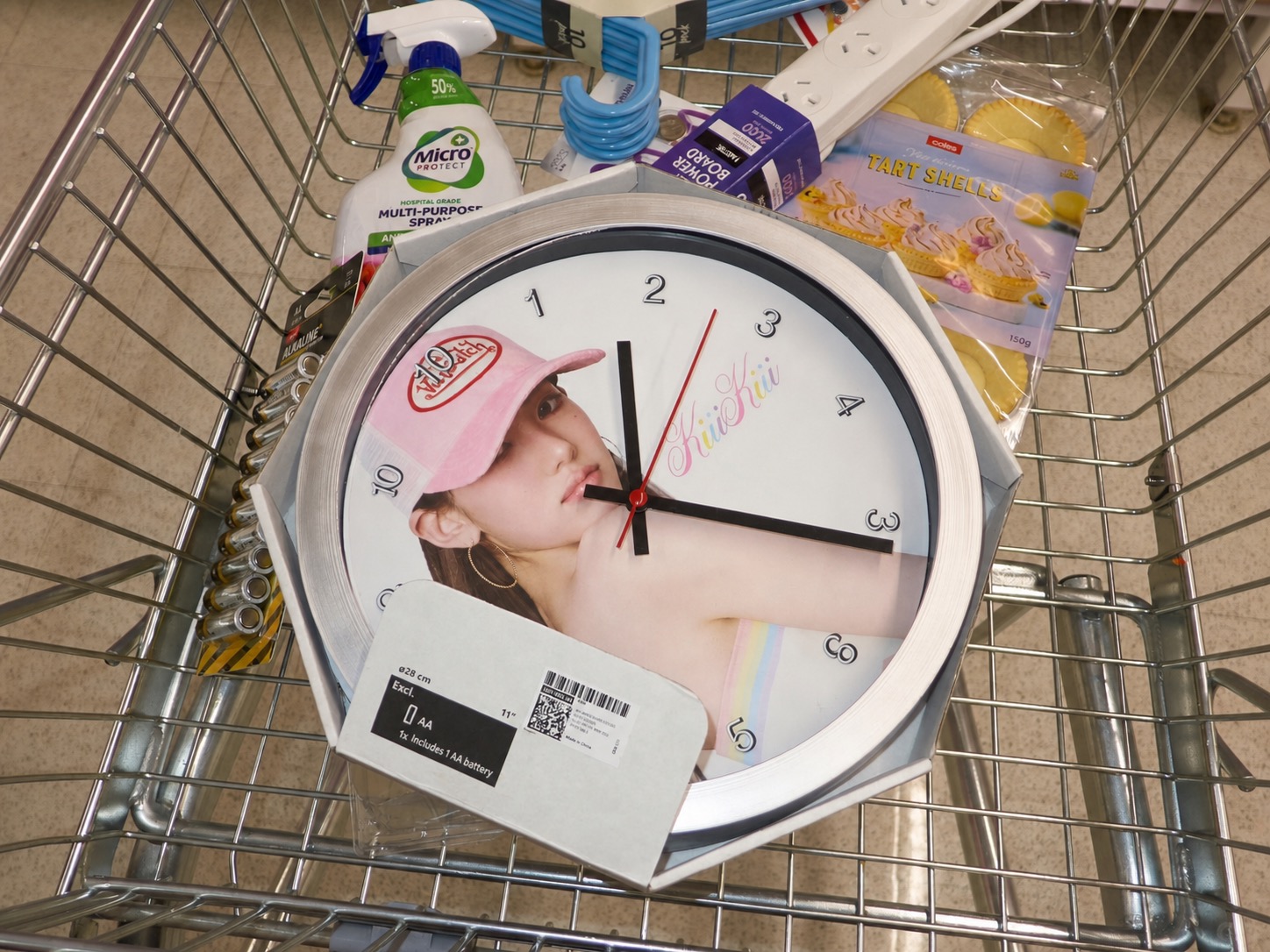 Clock-shaped KiiiKiii visual object in a shopping cart