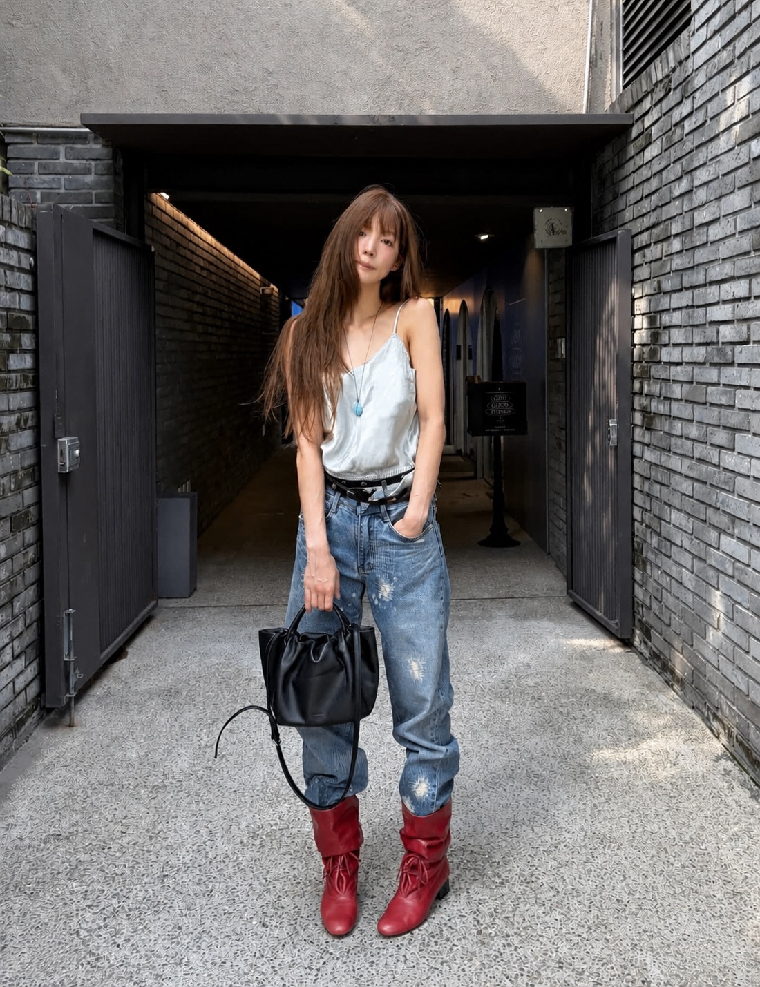 A minimalist summer city outfit with loose layers and grunge-adjacent texture
