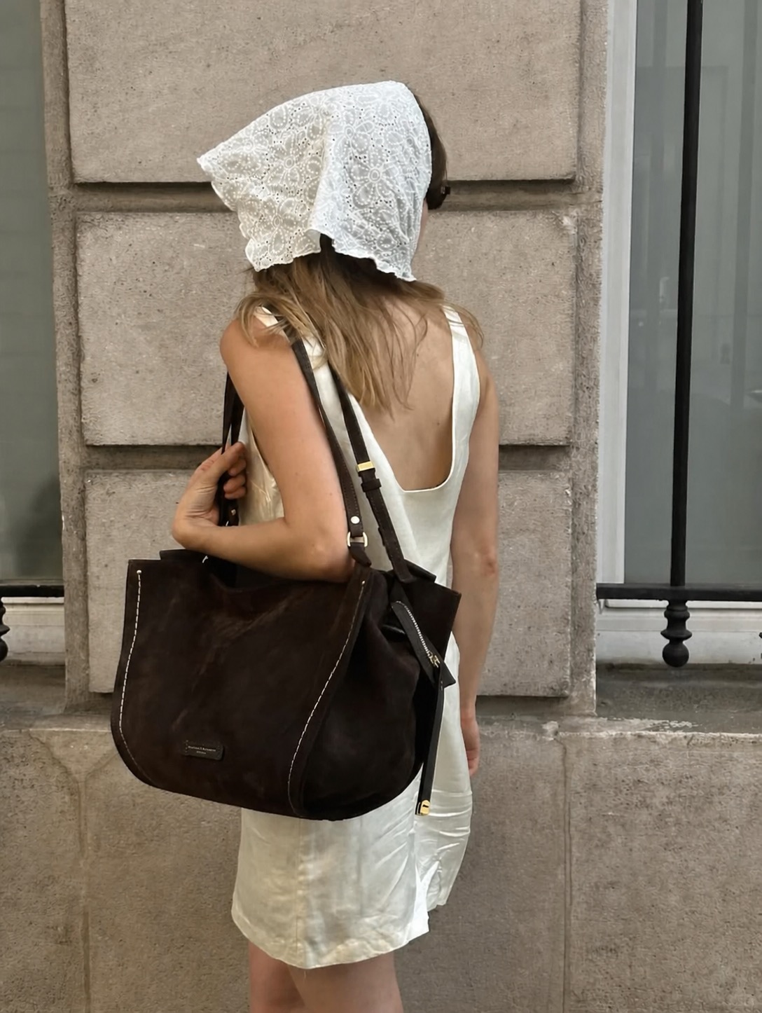 minimalist summer outfit with lace detail and restrained accessories