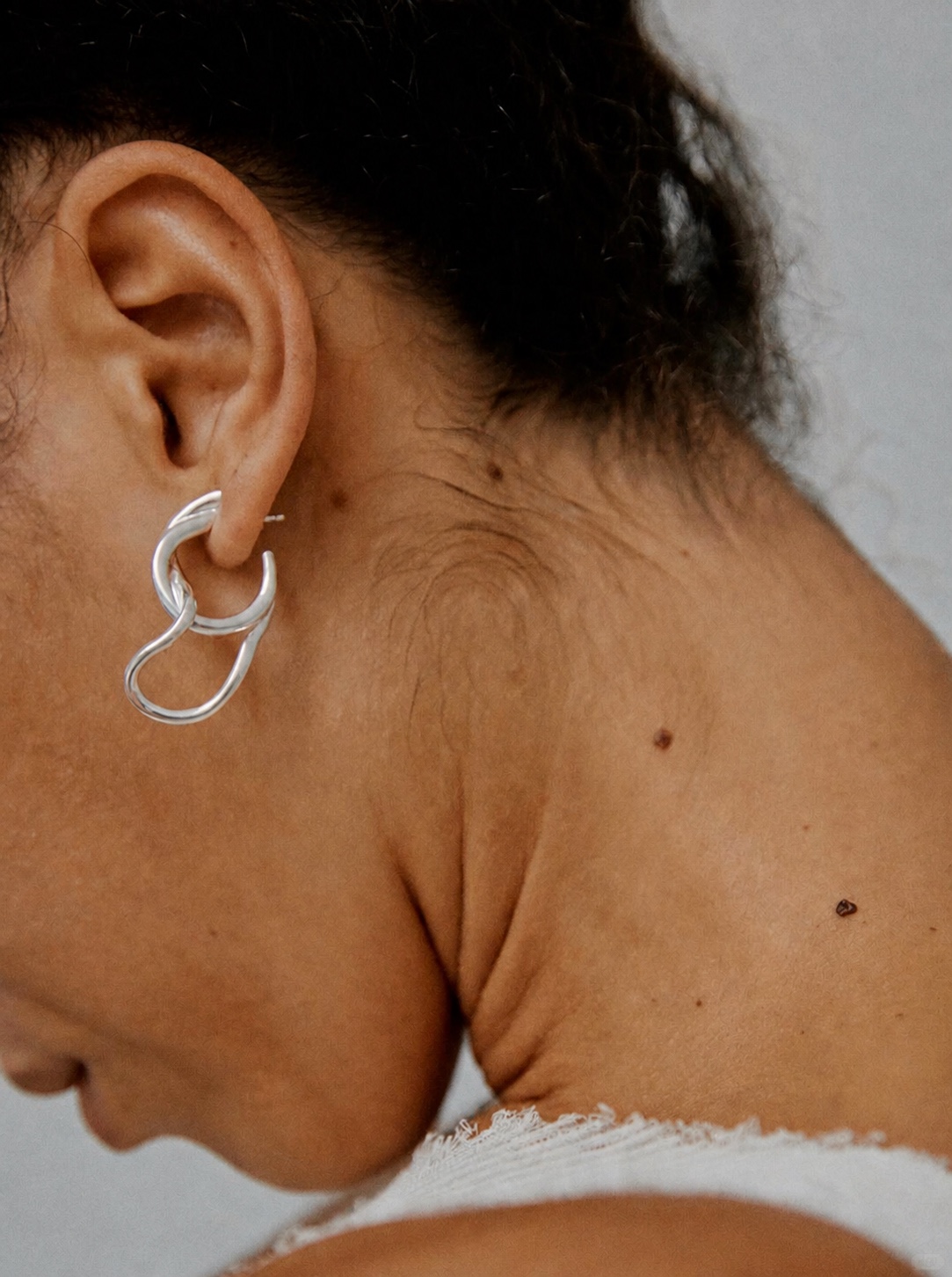 Nathalie Schreckenberg silver earrings on an ear