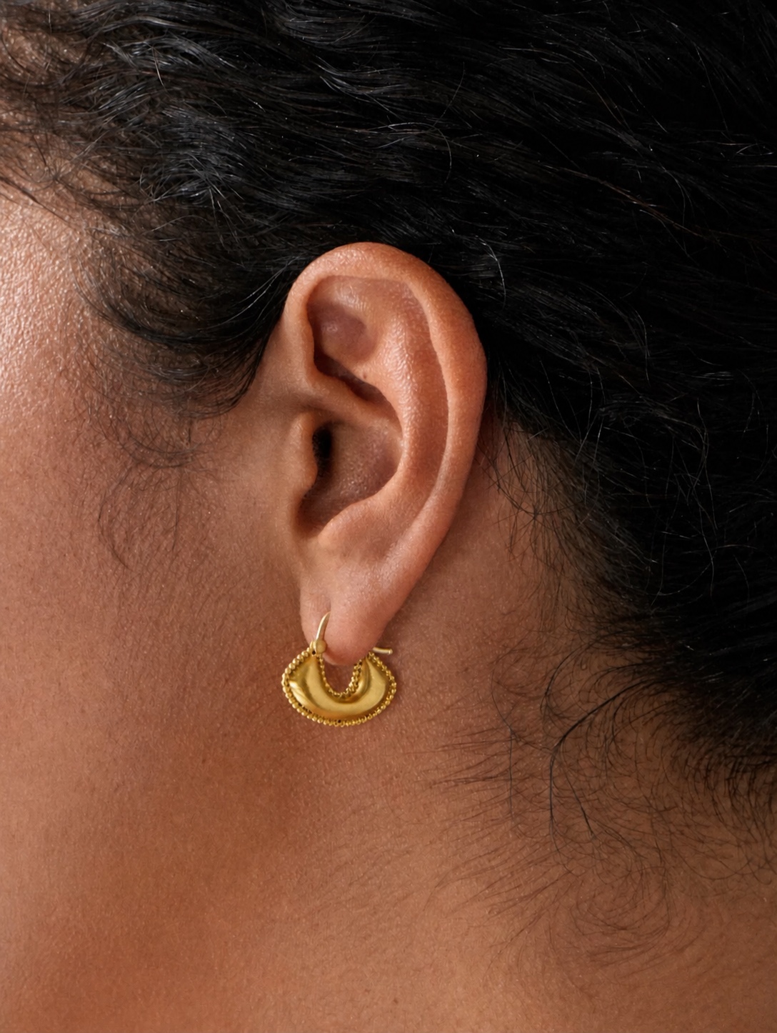PROUNIS gold earring close-up