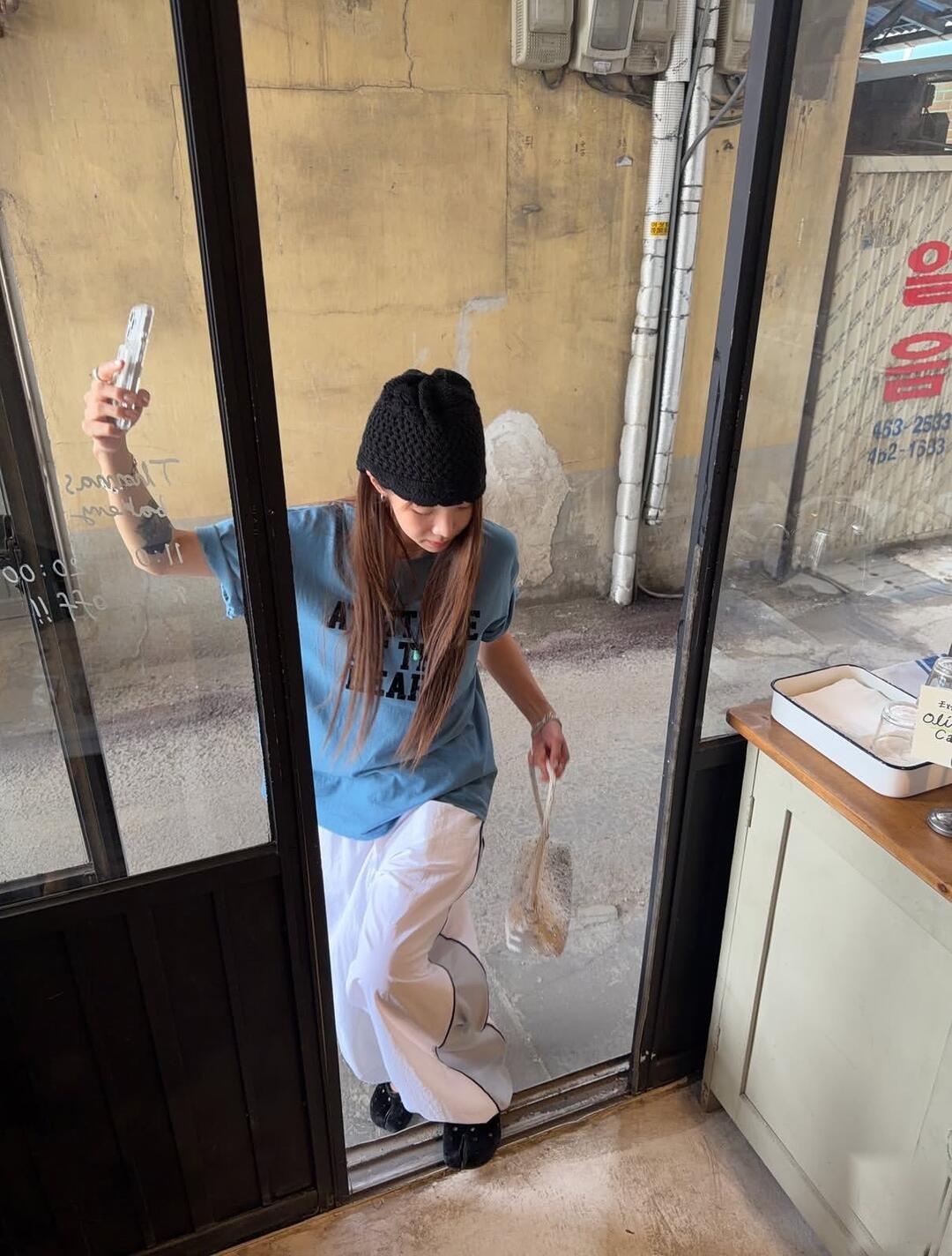 rio_blxlzl oversized shirt outfit idea 011