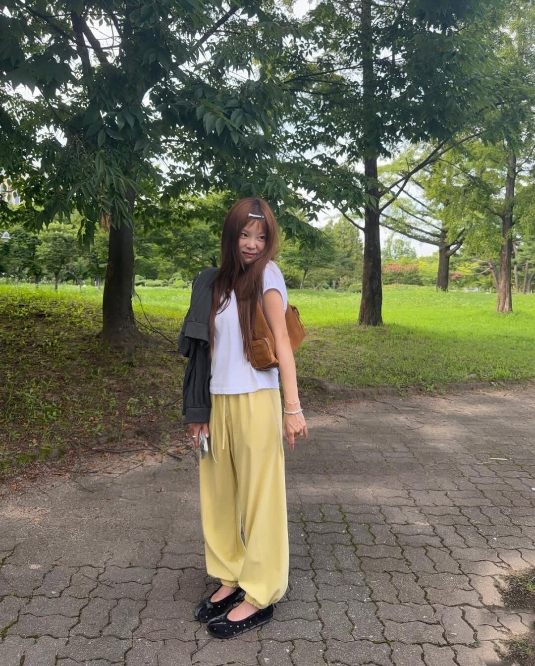 rio_blxlzl oversized shirt outfit idea 012