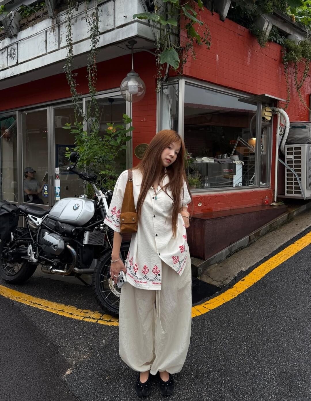 rio_blxlzl oversized shirt outfit idea 016