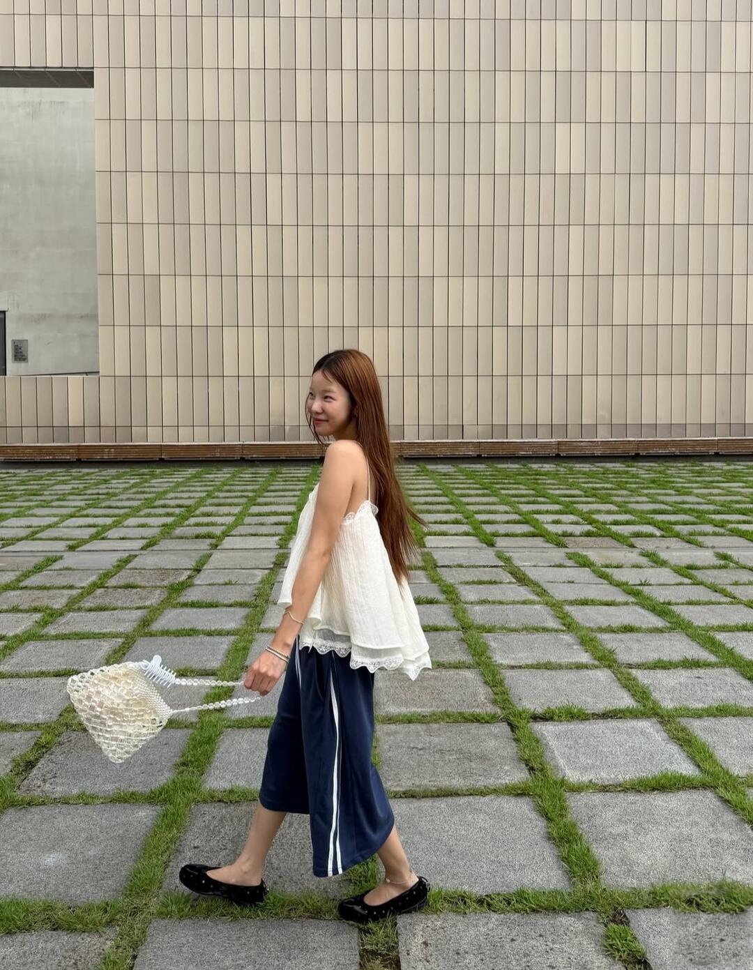 rio_blxlzl oversized shirt outfit idea 017