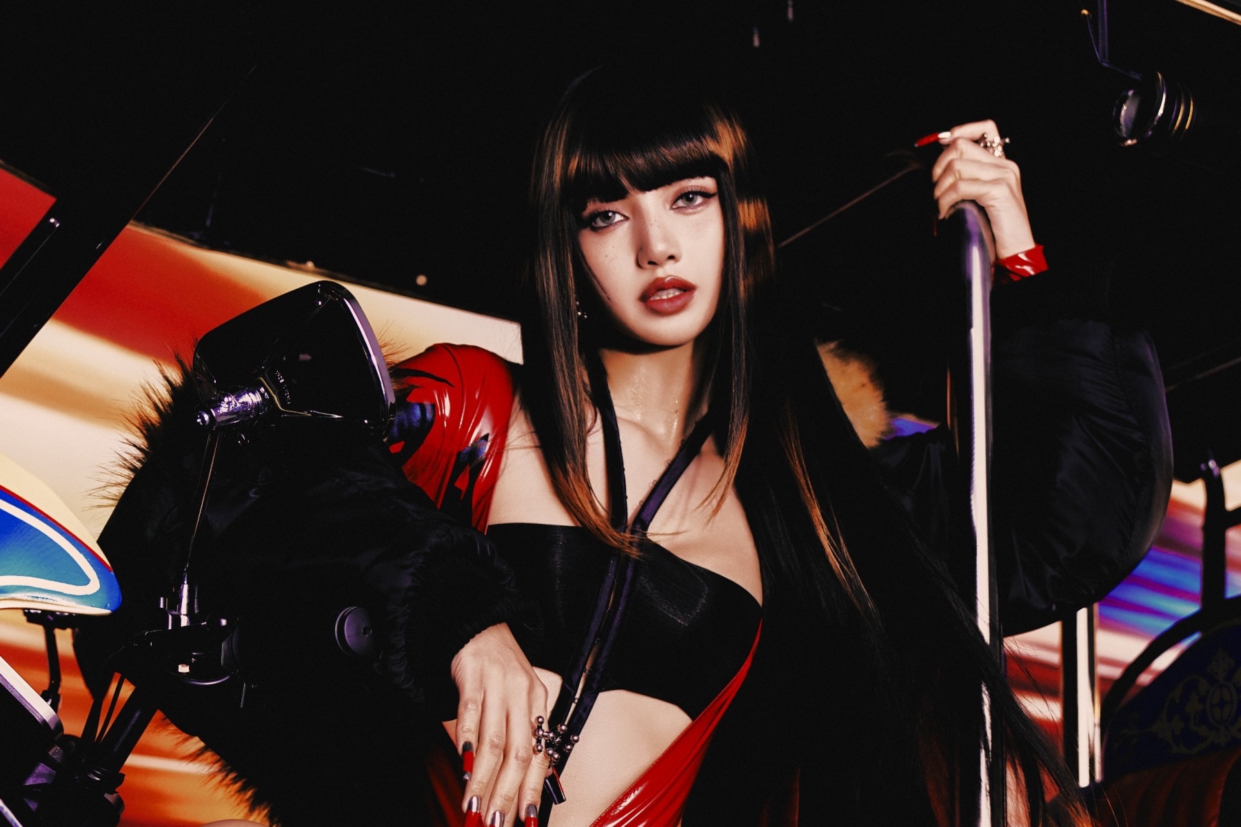 LISA SaWaDiKa music video combining Thai fashion and Bangkok visual culture