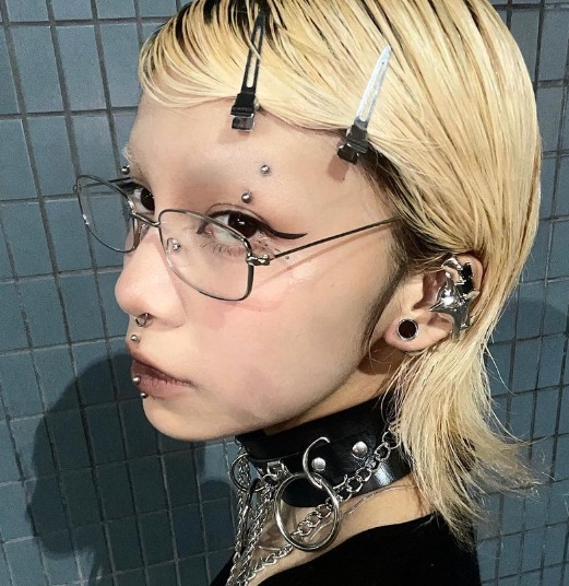 Instagram side-profile portrait of a wearer with a metallic star-shaped open earphone.