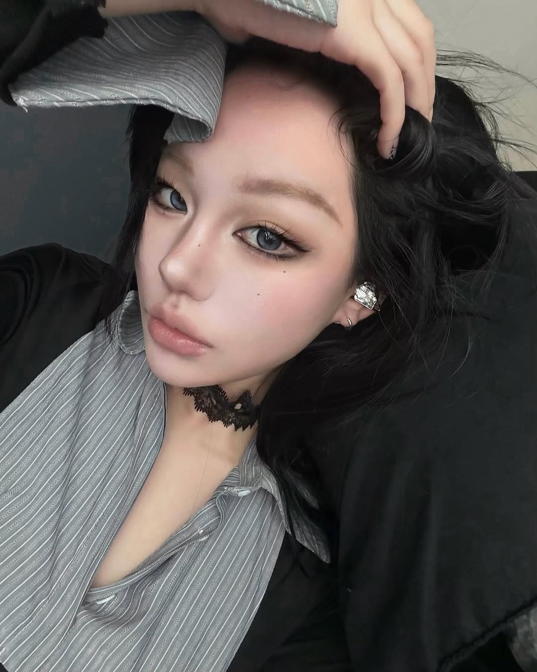 Instagram street-style outfit photo with visible ear accessories as a secondary detail.