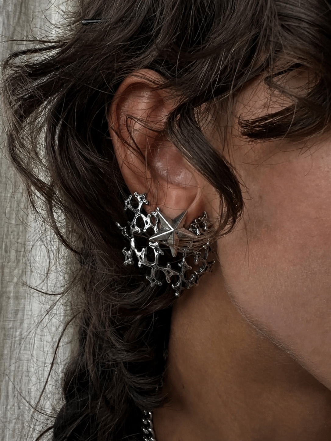 ZWYRTECH sculptural accessory detail, image 001
