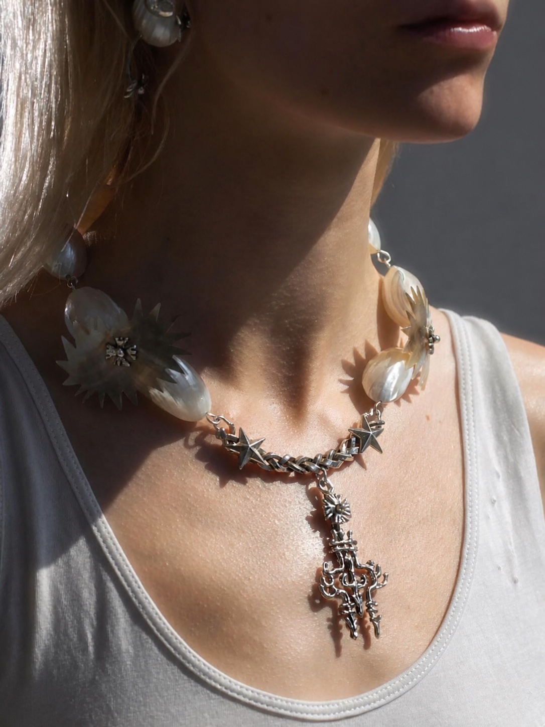 ZWYRTECH sculptural accessory detail, image 002