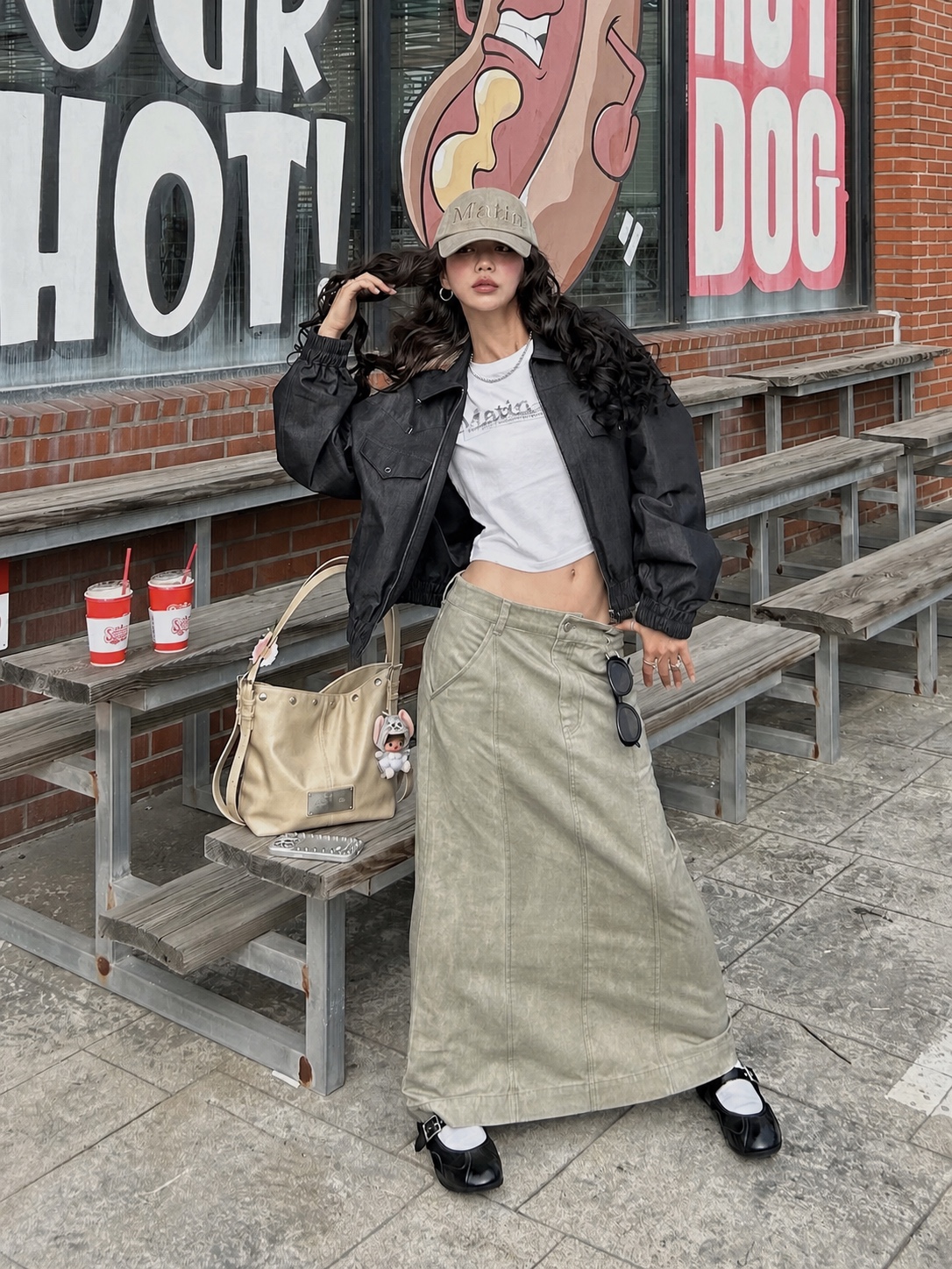 Baggy jeans outfit with tiny top and strong streetwear accessories
